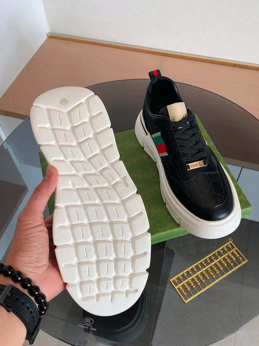 Factory price 400. The new GUCCI (Gucci) is launched at the same time, new men's shoes, 😘fabrics are selected imported cowhide, lining: sheepskin lining. 👍🏿 High-end ☄️ air-cushion molded anti-slip rubber outsole, exquisite lines, simple and elegant, comfortable and high-end for leisure travel. Code number: 38 to 44 (45 can be customized and cannot be returned or exchanged)